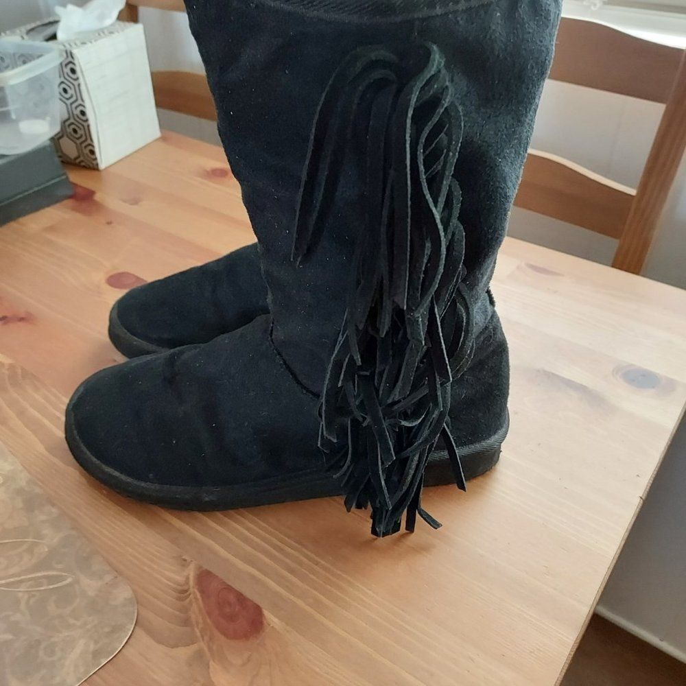 -Steve Madden Women's pull on  Black fringy boots size  8.5  VGC